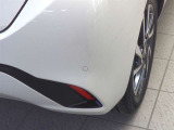 コーナーセンサーを車の前後に装備。障害物までの距離に応じて警告音を変えてお知らせ。縦列駐車時や駐車場・車庫などでの取り回しをサポートします。