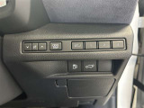 両手が荷物で塞がっている時にはコレ!パワーバックドアで開閉ラクラクです。バックドアに手が届かない時も、リモコンで開閉の操作が可能です。もちろん、荷物もたっぷり積めます。