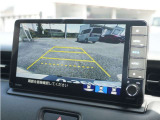 【バックカメラ】駐車が苦手な方でも安心してお乗りいただけます。リバース連動で画面が切り替わるのでとっても便利です。