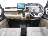 ◆インテリアパネル◆視界広々で非常に運転しやすくロングドライブでも疲れを感じさせないすっきりとまとまったインパネ周りです。