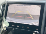 【バックカメラ】駐車時に後方がリアルタイム映像で確認できます。大型商業施設や立体駐車場での駐車時や、夜間のバック時に大活躍!運転スキルに関わらず、今や必須となった装備のひとつです