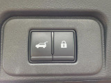 【パワーバックドア】スマートキーや運転席のボタンを押すだけでリアゲートが自動で開閉します!荷物を持っている時や、高い位置にあるバックドアを閉める際に便利な機能です♪