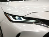 LEDヘッドライトです。デザイン性がよくとても明るいので、夜間の走行や悪天候でも安心です。しかも長寿命!