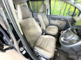運転席シート廻りは使用感も少なく、良好な状態となっています。丁寧に使われていたことがよくわかりますね。