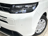 【LEDヘッドライト】悪天候や夜間走行時も良好な視界を確保し安心して運転できる高輝度LEDヘッドライトを装備!点灯速度が早く、消費電力も抑えられています。
