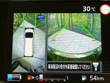 【アラウンドビューモニター】専用のカメラにより、上から見下ろしたような視点で360度クルマの周囲を確認することができます☆死角部分も確認しやすく、狭い場所での切り返しや駐車もスムーズに行えます。