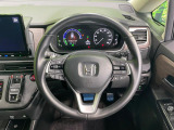 【純正革巻きステアリング】上質な革を使用することで、手にしっかり馴染みとても運転しやすいハンドルです♪