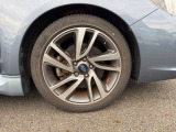 【純正ホイール】純正設計ならではの美しいデザインと精密な仕上げで、車両全体のスタイリングを引き立てます。