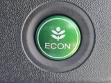 ワンタッチで省燃費走行をサポートするECONスイッチを装備。