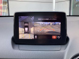【360&deg;ビューモニター】  とても分かりやすい、クルマの上から見下ろしたような映像で、駐車サポートをしてくれます。