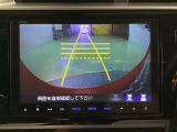バックをするとき自動でリアの様子が映る『リアカメラ』付き! 画面で確認しながらバックが出来るので駐車の時も安心です。