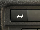 【パワーバックドア】スマートキーや運転席のボタンを押すだけでリアゲートが自動で開閉します!荷物を持っている時や、高い位置にあるバックドアを閉める際に便利な機能です♪