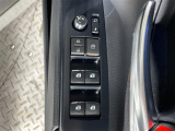 【パワーウインドウ】運転席のスイッチで、各席の窓ガラスの開閉ができます!あると便利ですよね!