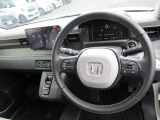 前方は視認性が良く、運転中も情報がひと目で確認できて安心。見やすさにこだわったデザインで、毎日のドライブがもっと快適に