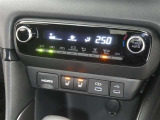 【オートエアコン】車内温度を感知して自動で温度調整をしてくれるのでいつでも快適な車内空間を創り上げます!どの席に座っても快適なドライブが楽しめます♪