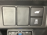 VSA装備車です。VSAはドライバーの操作と車の動きを見守っています。もし車の挙動が乱れたとき、4輪別々にブレーキをかけたり、エンジンパワーをしぼることによって車を安定させます。