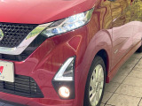 【LEDヘッドライト】悪天候や夜間走行時も良好な視界を確保し安心して運転できる高輝度LEDヘッドライトを装備!点灯速度が早く、消費電力も抑えられています。