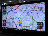 ナビゲーションを装備。多彩な機能で快適ドライブをアシスト。オーディオ機能も充実していますね。