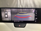 360度モニターは、4つのカメラによる前後左右・俯瞰映像でドライバーからは見えない領域の危険認知をサポート!全周囲の死角を減らし、狭い駐車場や幅寄せ、T字路の進入などの運転の安心感を高めます!