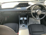 上質なMAZDA3の内装色ベースは黒なのでよりシックで気品あふれる雰囲気☆