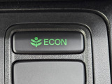 ワンタッチで省燃費走行をサポートするECONスイッチを装備。