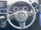 インテリアに合わせたデザインのステアリングは、運転される方のことも考え、運転しやすい形状、大きさです。是非一度、実際に触ってお確かめください。