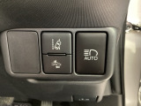 衝突の危険がある時に警告してくれる衝突軽減ブレーキ。車線を外れそうな時に警告し、ステアリング制御してくれる路外逸脱制御機能搭載!