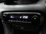 車内の温度管理に便利なオートエアコン☆