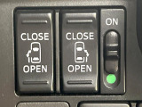【両側パワースライドドア】スマートキーや運転席のスイッチで後席両側スライドドアの開閉が可能♪電動だから力を入れてドアを開ける必要が無く、小さなお子様でも簡単に開け閉めでき快適です♪