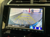 リバースギアに入れるだけで後方の表示へ切り替わります。夜間や雨の日の駐車も楽になりますよ。