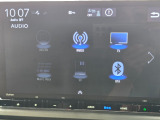 CD・DVD・フルセグTV・ミュージックサーバーが楽しめ、USB・Bluetoothにも対応しています。