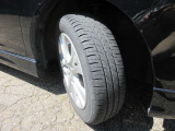 タイヤサイズは165/65R15 純正アルミ装着♪