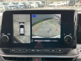 アラウンドビューモニターで車の周囲の情報が室内でわかります。