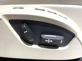 【メモリー機能付きパワーシート】ドライバーごとに設定したシート位置を記憶して、ボタン一つで切り替えできる便利な機能!運転する方が複数名いらっしゃるご家庭におすすめです。