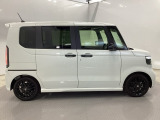 スライドドアなら狭い駐車場でもドアをぶつける心配がありません。ステップが低く乗り降りもしやすいです。