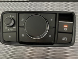 【コマンダースイッチ】ナビやオーディオを手元で操作することができます!画面を見なくても操作できるので、視線が逸れず運転に集中できます。