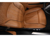 BMW 7シリーズのフラッグモデルで、6.6L V12ツインターボエンジンを搭載した超高性能ラグジュアリーセダンです。610馬力800Nmを発生し、0-100km/h加速は約3.8秒とスーパーカー並みの性能を誇ります