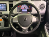 インテリアに合わせたデザインのステアリングは、運転される方のことも考え、運転しやすい形状、大きさです。是非一度、実際に触ってお確かめください。