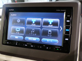 CD、DVD、Bluetooth、AM、FM、スマートフォン接続ができます。