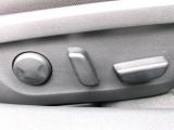 細かな調整が可能な運転席パワーシート!
