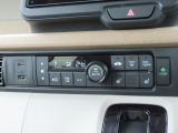 オートエアコンなので、スイッチひとつでオールシーズン快適に過ごすことができます。