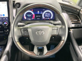 【純正革巻きステアリング】上質な革を使用することで、手にしっかり馴染みとても運転しやすいハンドルです♪