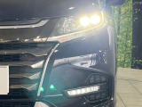 【LEDヘッドライト】悪天候や夜間走行時も良好な視界を確保し安心して運転できる高輝度LEDヘッドライトを装備!点灯速度が早く、消費電力も抑えられています。