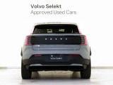 2つの電動モーターは428psの力強さを発揮。1回のフル充電で航続距離約500km(シミュレーション値)を実現。コンパクトで力強いEX30 Cross Countryです。