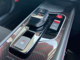 電動パーキングブレーキとオートブレーキホールド機能(信号待ち等でブレーキを踏み続けなくても自動的にブレーキ力がキープされる機能です)