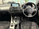 コックピットは、BMWらしくセンター・コンソールがドライバーに向けて傾けられた設計になっています。