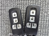 便利なスマートキー付き。キーを取り出さずにドアの施錠・解錠やエンジン始動が可能です。