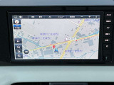 日産純正9インチメモリーナビ(NM1)装備。ワンタッチ部分地図更新、Apple CarPlay、Android Autoのワイヤレス接続、Wi-Fiに接続することで、ネット動画の視聴も可能です。