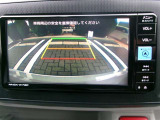 バックガイドモニターで、後方を確認しながら安心して駐車することができます。運転初心者も熟練者も必須の機能ですよ!