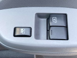 前席パワーウィンドウとなっています。運転席はオートになっているのでワンタッチ開閉することが出来ます。